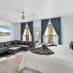 Charming And Elegant Home With Stunning Rooftop View
