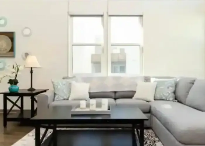 Chic 2 Bedroom Apartment Near Petco Park Convention Center