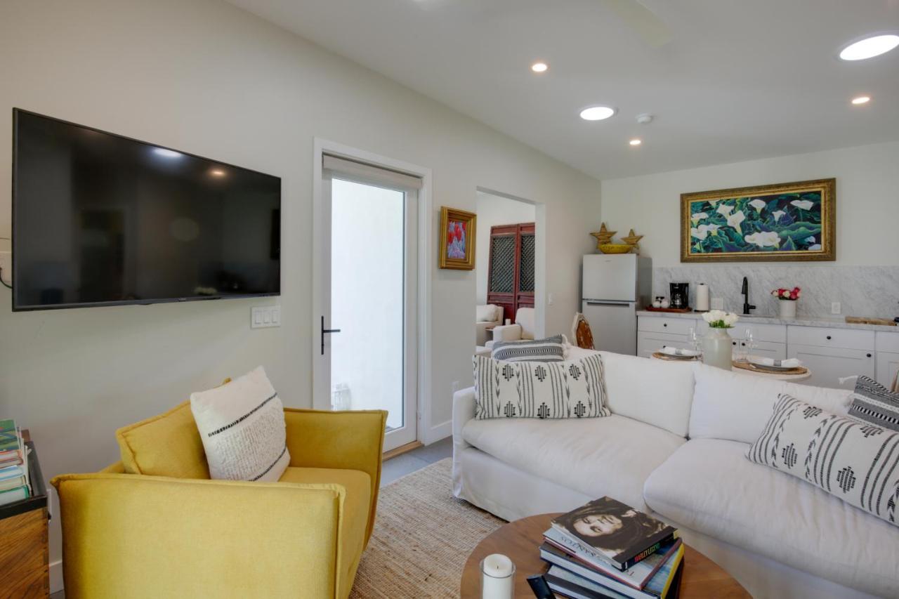 Serene Retreat With Deck - Walk To Bay!