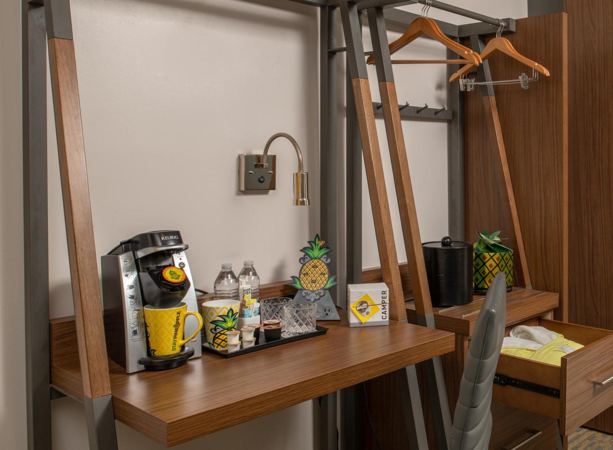 Staypineapple, Hotel Z, Gaslamp San Diego Hotel 3*