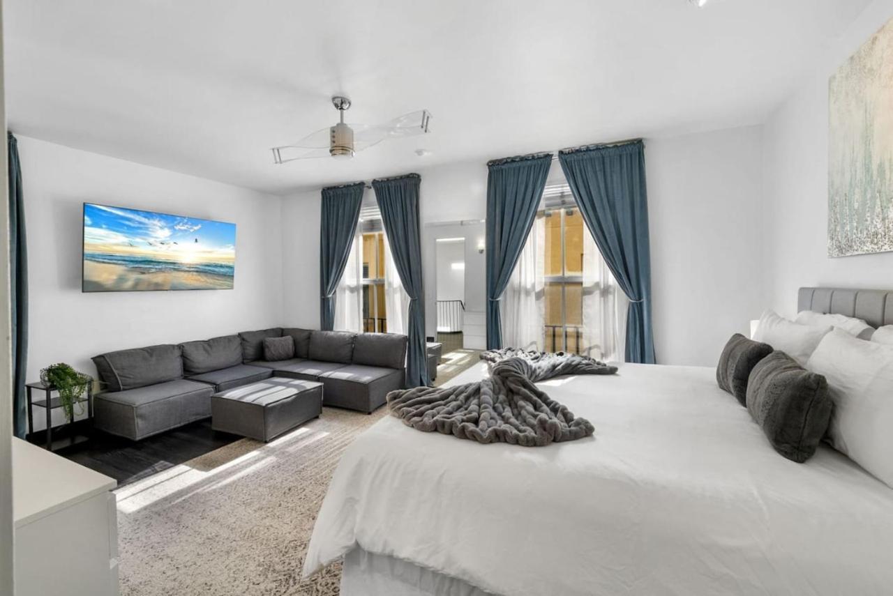 Charming And Elegant With Stunning Rooftop View