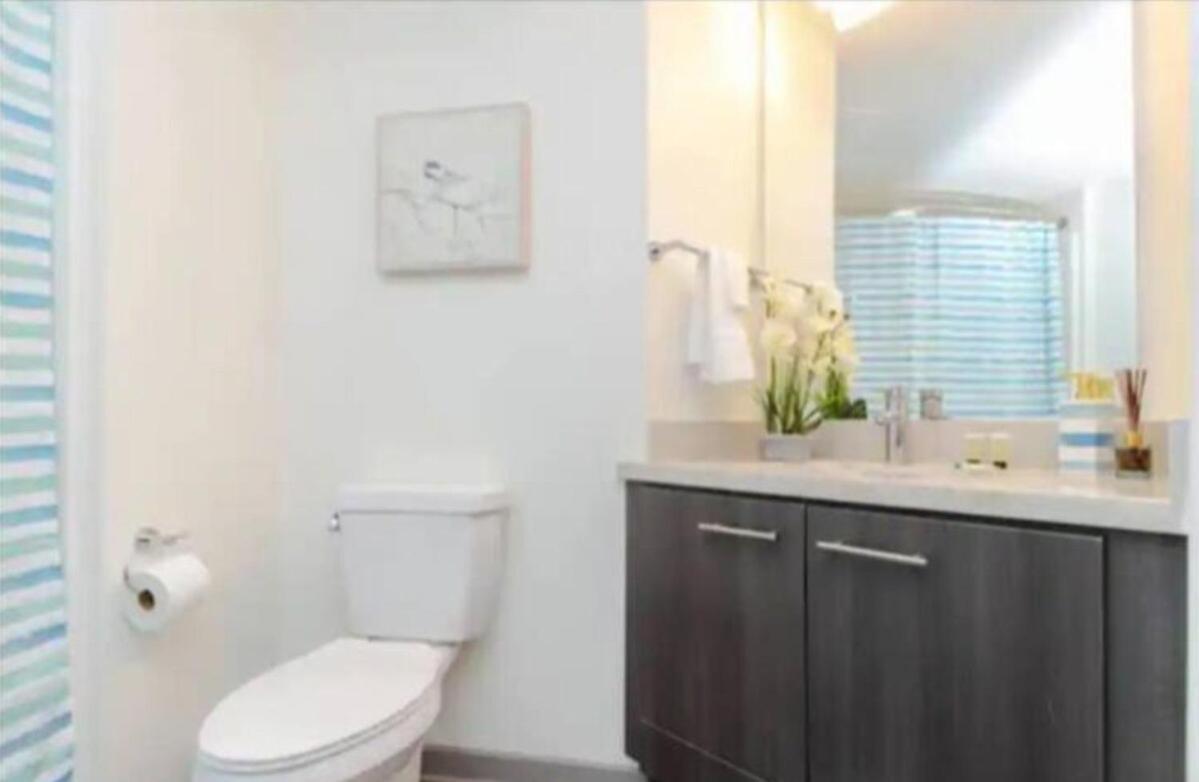 Apartment Chic 2 Bedroom Near Petco Park Convention Center *