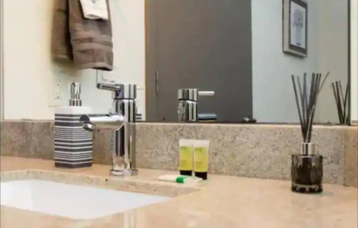 Apartment Chic 2 Bedroom Near Petco Park Convention Center *