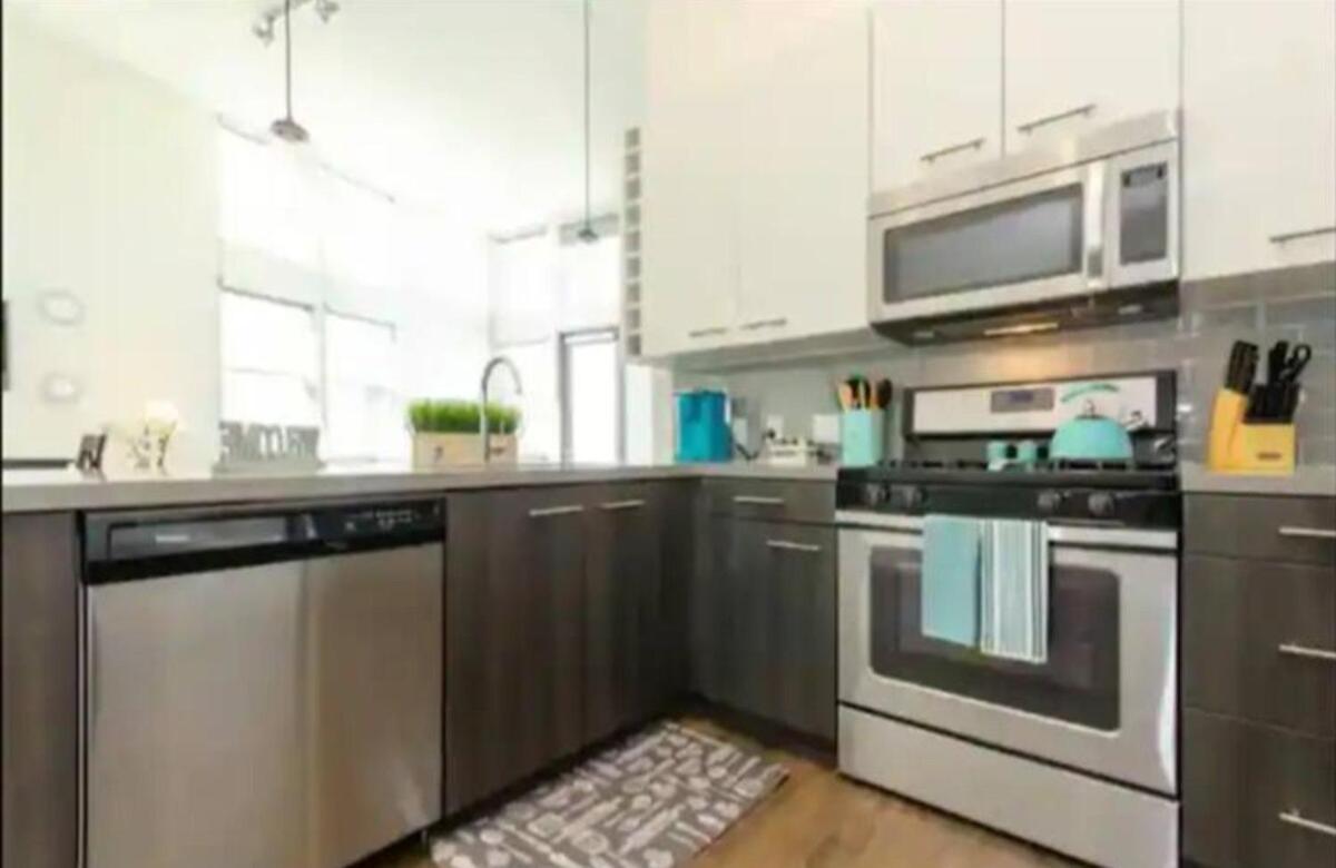 Chic 2 Bedroom Near Petco Park Convention Center *