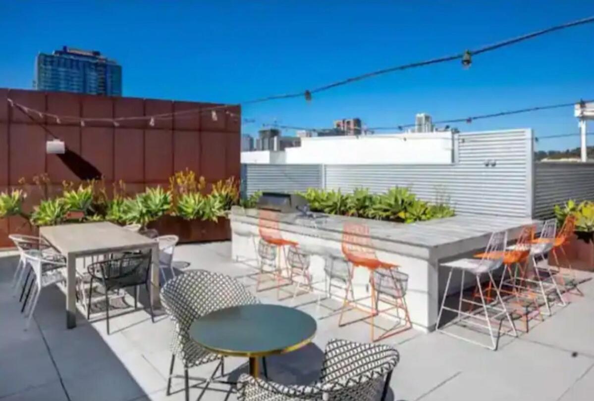 Chic 2 Bedroom Near Petco Park Convention Center San Diego