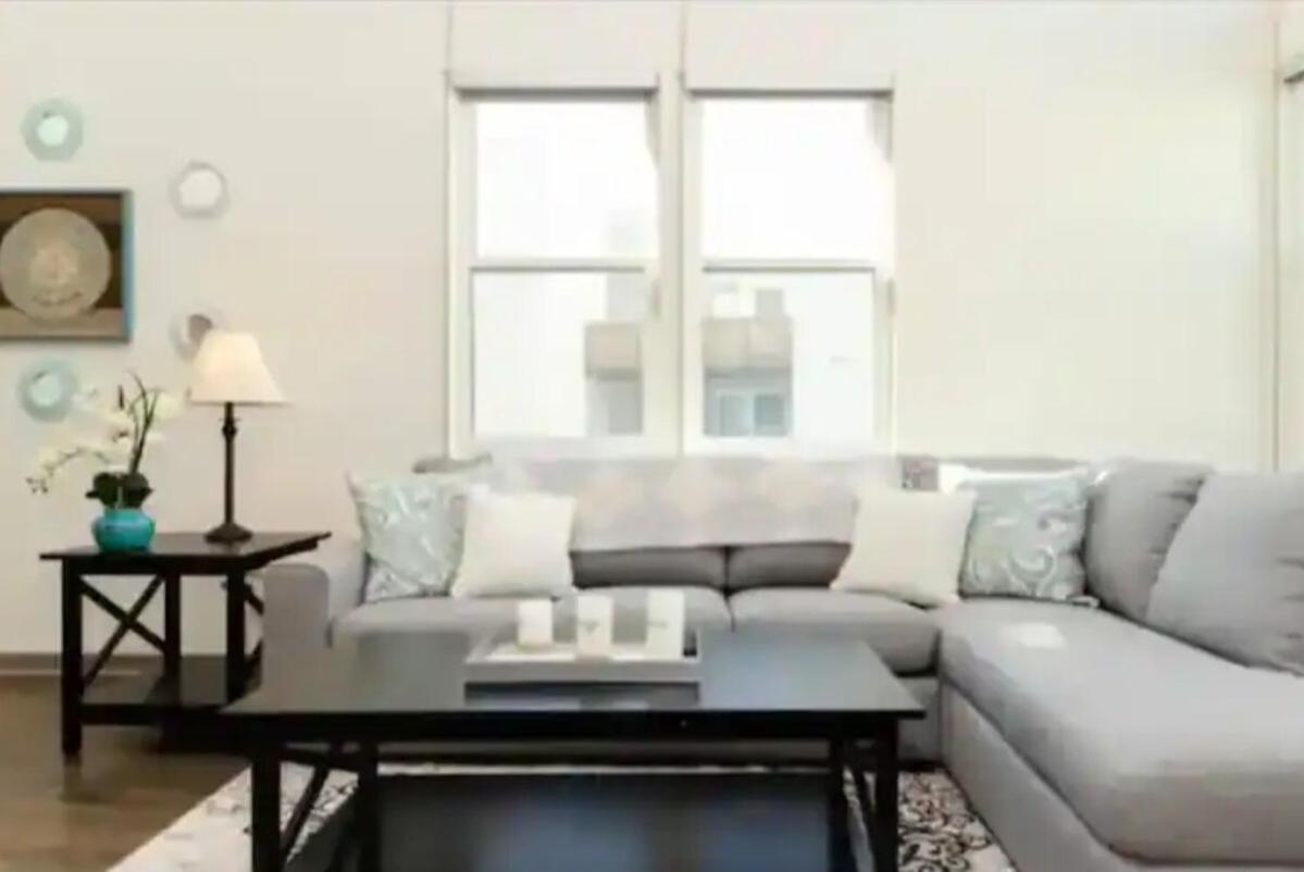 Chic 2 Bedroom Near Petco Park Convention Center Apartment