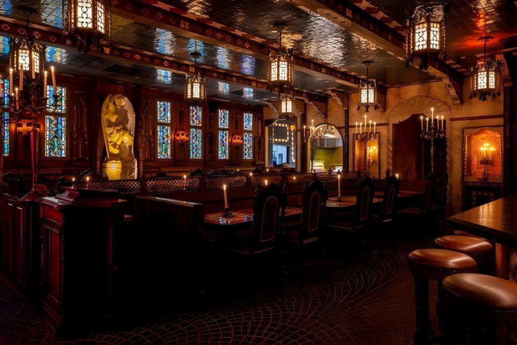 The Lafayette Hotel, Swim Club & 3* San Diego