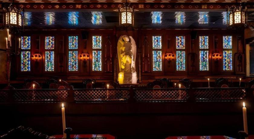 The Lafayette Hotel, Swim Club &