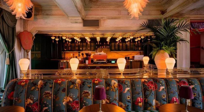 The Lafayette Hotel, Swim Club & 3* San Diego