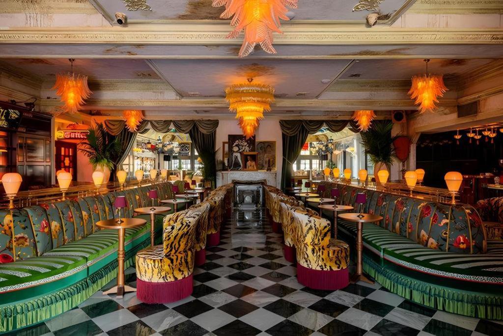 The Lafayette Hotel, Swim Club & San Diego