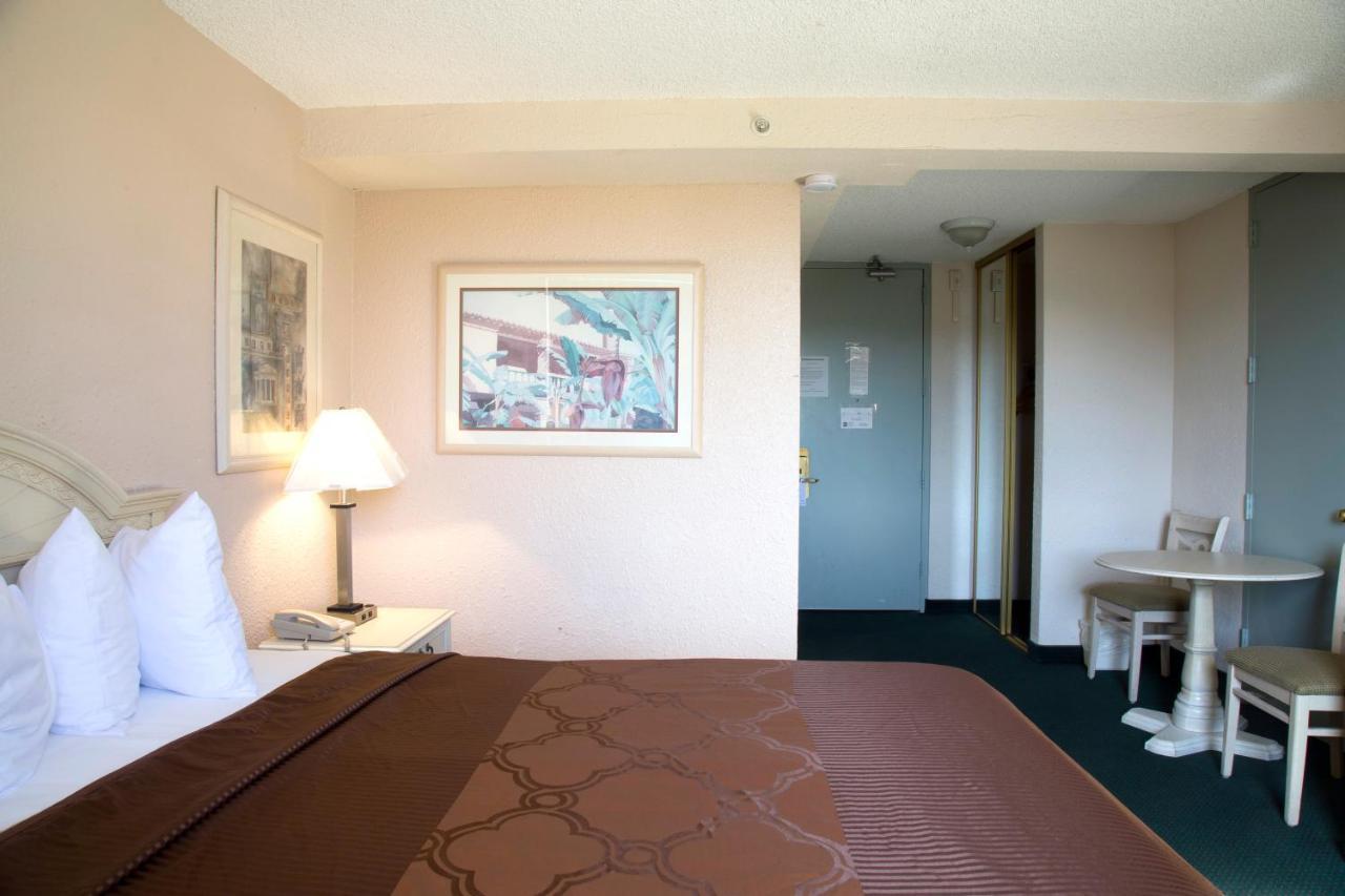 Hotel The Consulate Airport/sea World/san Diego Area 3*