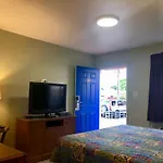 La Petite Rouge Motel