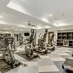 Yes It\'S Right 2 Suites And 3 Bath In The Heart Of San Diego Fb2
