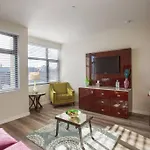 One Bedroom Apartment With Sd Downtown View
