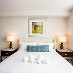 Luxurious Studio In Heart Of San Diego W Cali King