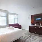 Luxurious Studio In Heart Of San Diego W Cali King