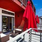 Cute Studio With Large Balcony And Great Park View