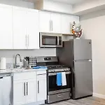 3 Floor Townhouse Next To Downtown Max 12 Sleepers