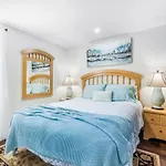 Martha\'S Cottage