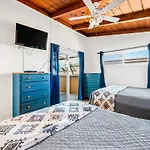 Mimi\'S And Nana\'S Beach House