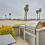 Chic Condo With Shared Hot Tub On Mission Bay!