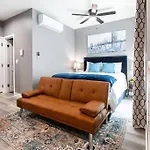 Professionals-Restaurants-Fastwifi-A C-Desk- Pets