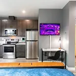Professionals-Restaurants-Fastwifi-A C-Desk- Pets