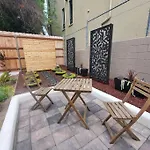 Centrally Located Studio And Cozy Place Perfect For Travelers And Couples! Located In San Diego Downtown! Perfect For Your Quick Getaway!