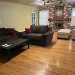 Secluded, Charming And Unique! Spacious Apartment Excellent Central Location
