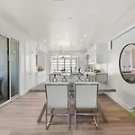 Modern, Spacious, Home W Rooftop View
