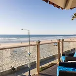 Oceanfront, Two-Level Condo With Stunning View, Decks, Fast Wifi & Fireplace