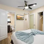Stunning Beach Delight With Hot Tub, Fire Pit, Parking & Walk To Beach!