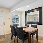 Stunning Beach Delight With Hot Tub, Fire Pit, Parking & Walk To Beach!