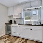 Sea House At Sea Shore - 4 Bedroom 3 Bath - 14 Ppl