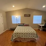 Huge Stand Alone Guest House In Heart Of La Jolla