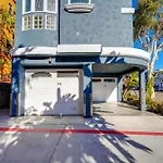 Massive Dream Beach Home - Dog Friendly, Ac, Steps2Sand