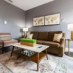 Professionals-Restaurants-Fast-Wifi-A C-W D-Pets