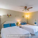 Entire Modern 2-Bedroom Condo With 3 Queen Bed, Free Parking, Pool