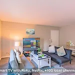Entire Modern 2-Bedroom Condo With 3 Queen Bed, Free Parking, Pool