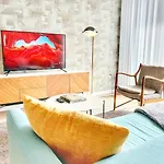 City View Apartment In Downtown