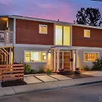 San Diego Oasis With Hot Tub, Gym, Outdoor Theater, Huge Yard