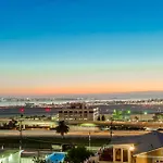 Omg!! A Blue Lagoon In The ♥ Of The City? Game Room, Views, Luxury