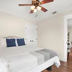 Modern Oasis With Jacuzzi In Our North Park Retreat