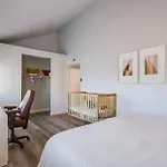 Entire Modern 4-Bedroom Home W Pool, King Bed, Garage, Prime Location