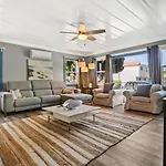 Comfy Cottage Near The Beach