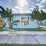 Comfy Cottage Near The Beach