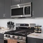 Stylish 2 Bedroom King Bed Evcharger Pet-Friendly Balcony