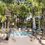 Modern Apartment In Prime La Jolla Location