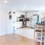 201 Urban Retreat Just Steps From Little Italy