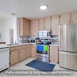 Entire Private 4-Bedroom House With Garage, Gated Yard, King Bed